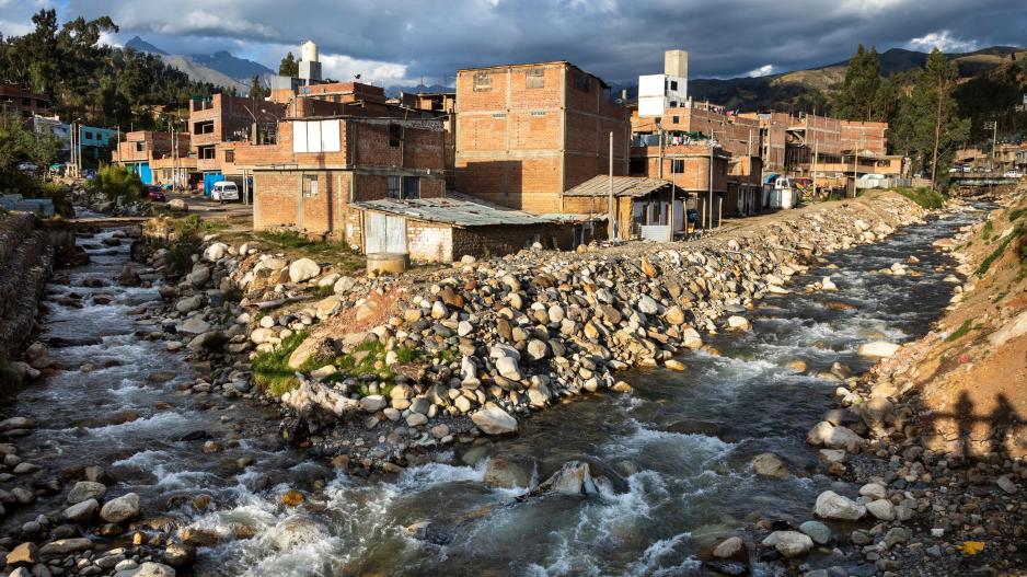 Zwei Gletscherflüsse fließen in Huaraz zusammen