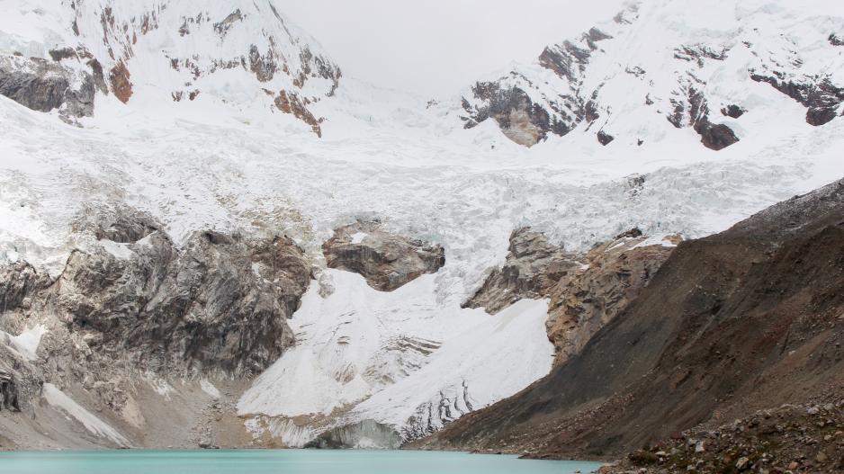 Gletschersee Palcacocha in den peruanischen Anden 