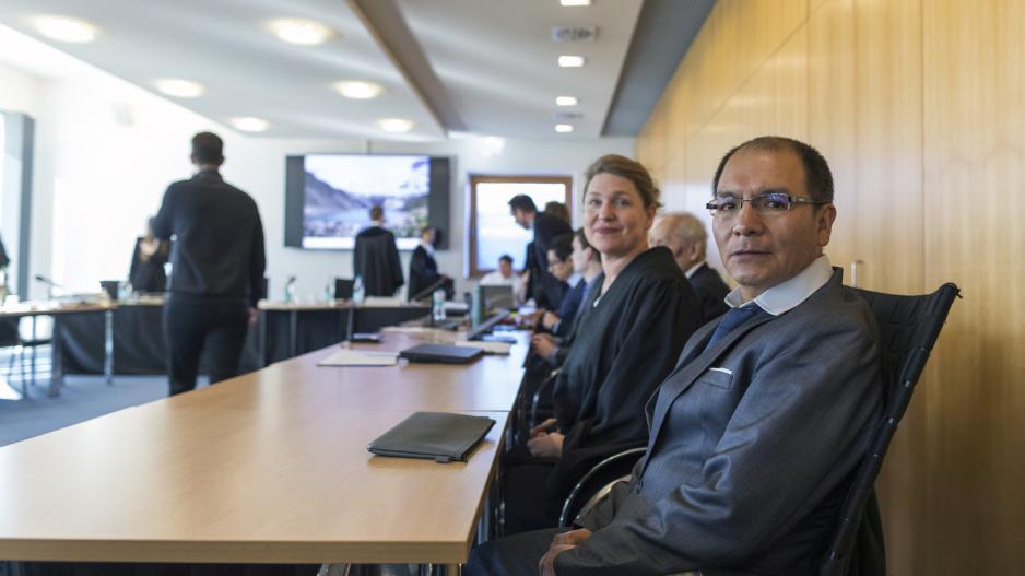 Saúl Luciano Lliuya und seine Anwältin Roda Verheyen